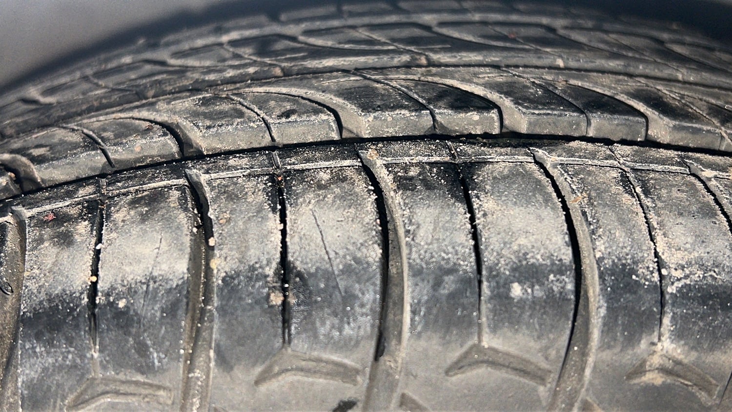 Used 2019 Hyundai Eon Magna + Petrol Manual tyres RIGHT FRONT TYRE TREAD VIEW