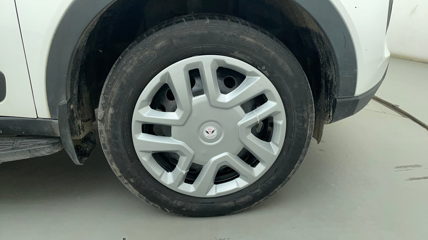 Used 2021 Tata Nexon XZ Petrol Manual tyres RIGHT FRONT TYRE RIM VIEW