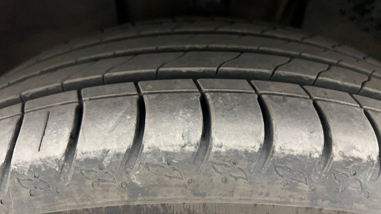 Used 2022 Volkswagen Taigun Topline 1.0 TSI MT Petrol Manual tyres LEFT FRONT TYRE TREAD VIEW