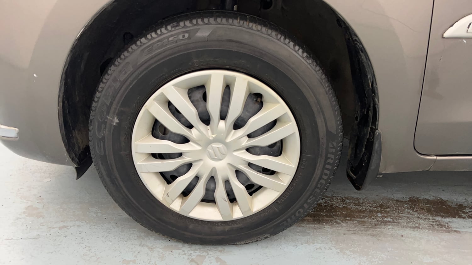 Used 2018 Maruti Suzuki Dzire VDi AMT Diesel Automatic tyres LEFT FRONT TYRE RIM VIEW