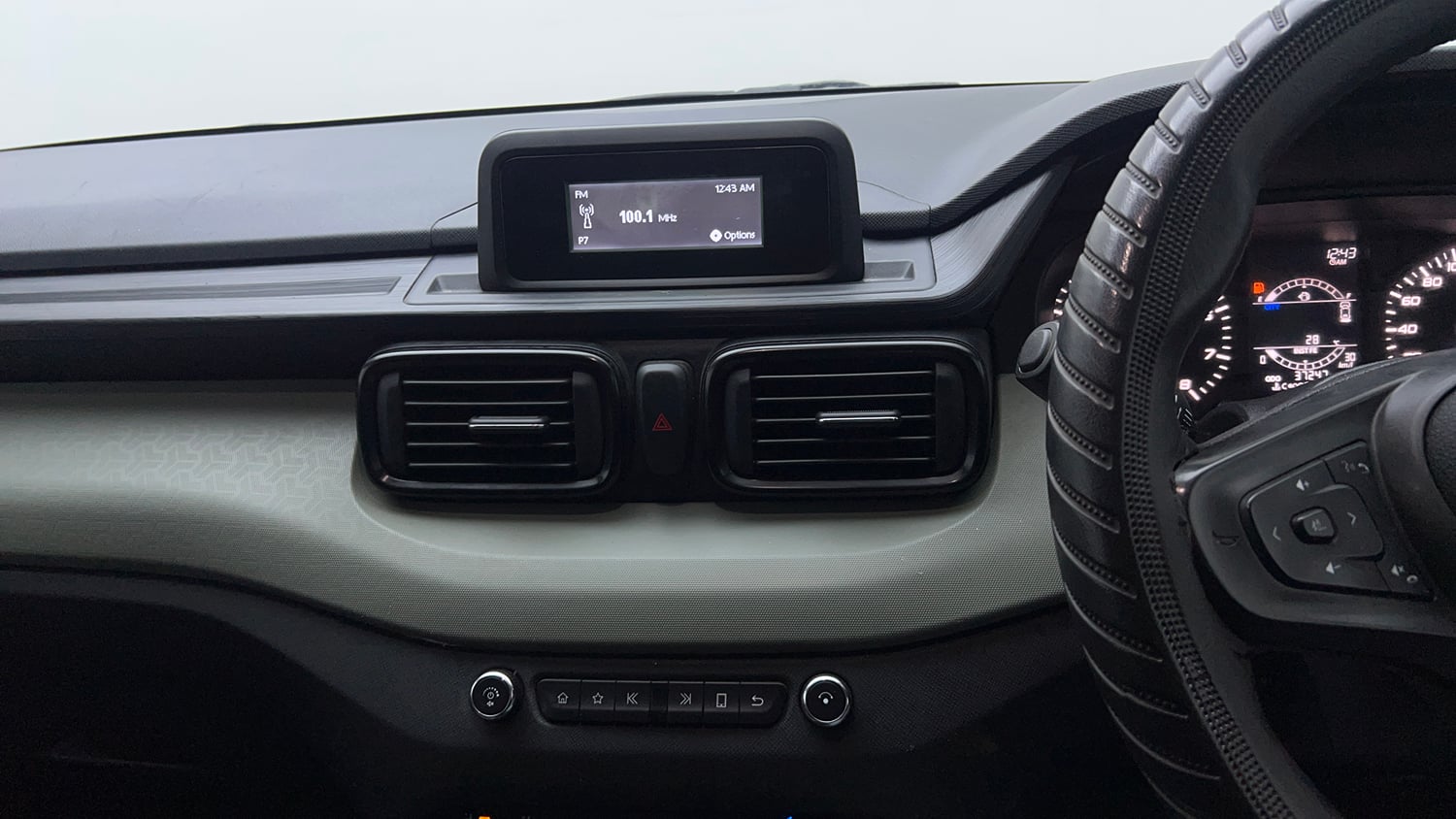 Used 2022 Tata Punch Adventure MT Petrol Manual top_features Integrated (in-dash) music system