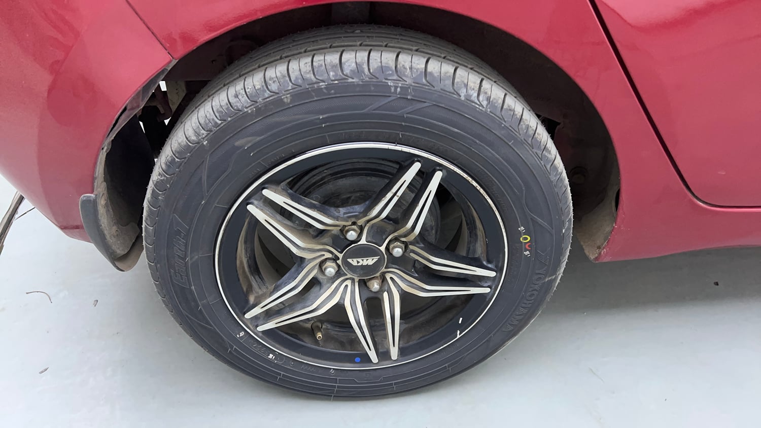 Used 2017 Hyundai Grand i10 Sportz U2 1.2 CRDi Diesel Manual tyres RIGHT REAR TYRE RIM VIEW