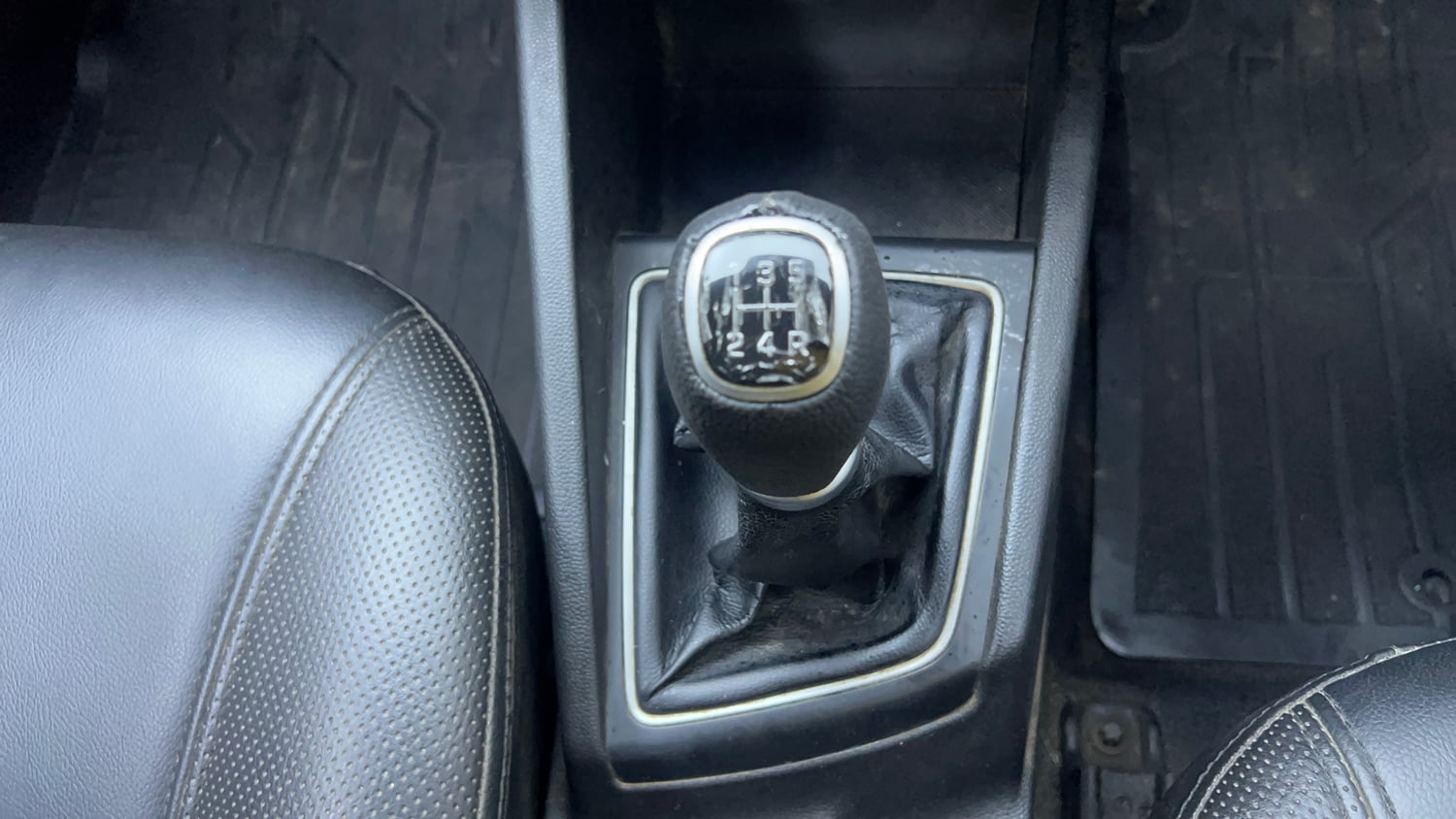 Used 2015 Hyundai Elite i20 Sportz 1.2 Petrol Manual interior GEAR  KNOB VIEW