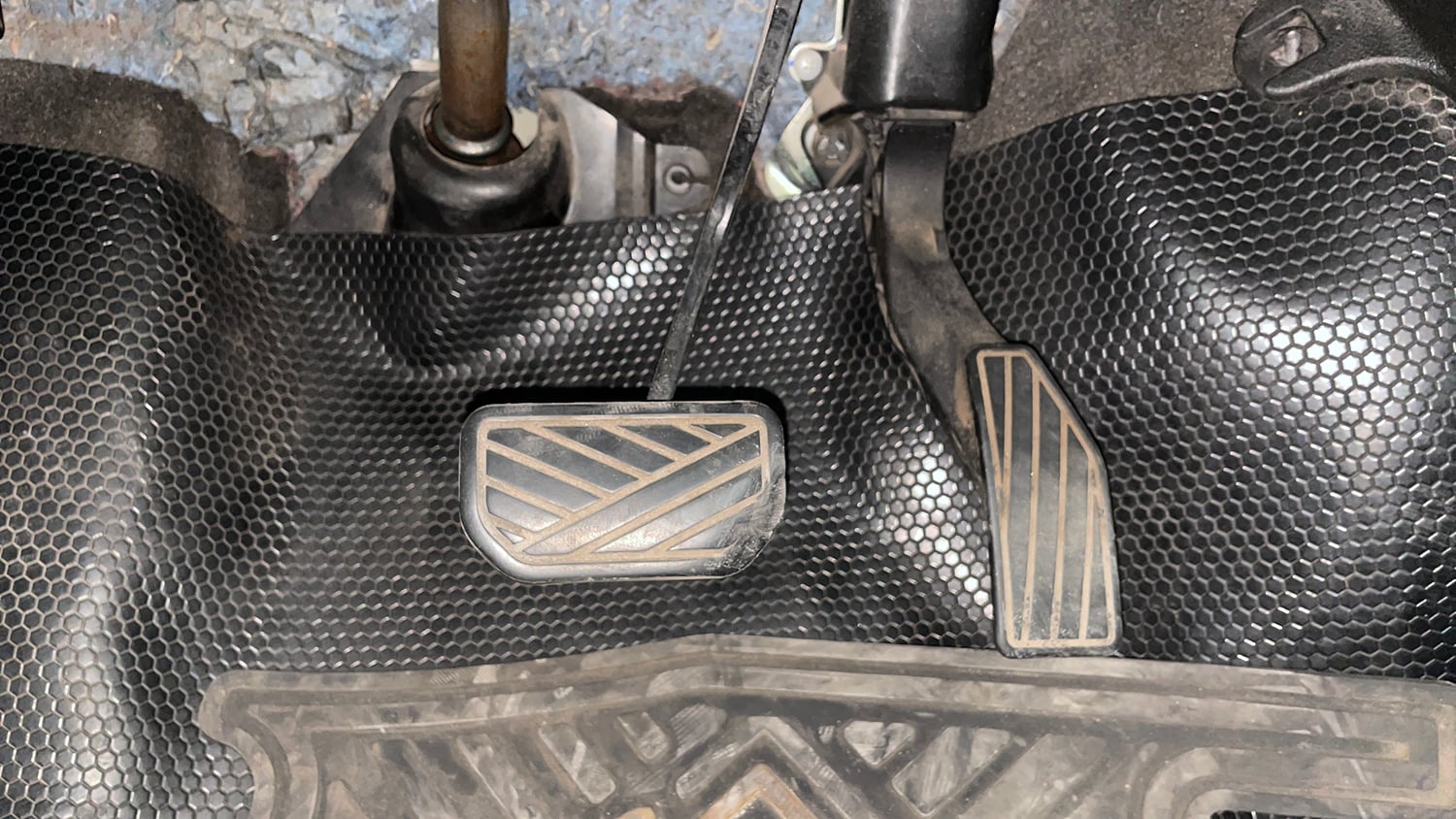 Used 2019 Maruti Suzuki Ignis Zeta 1.2 AMT Petrol Automatic interior PEDALS VIEW