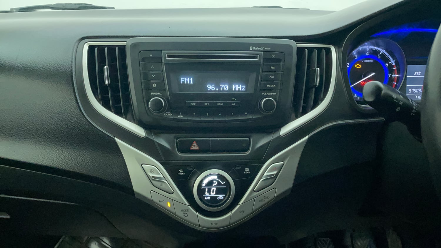 Used 2017 Maruti Suzuki Baleno Delta 1.2 Petrol Manual interior MUSIC SYSTEM & AC CONTROL VIEW