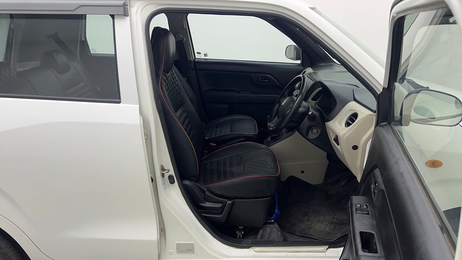 Used 2022 Maruti Suzuki Wagon R LXi (O) 1.0 CNG Cng Manual interior RIGHT SIDE FRONT DOOR CABIN VIEW