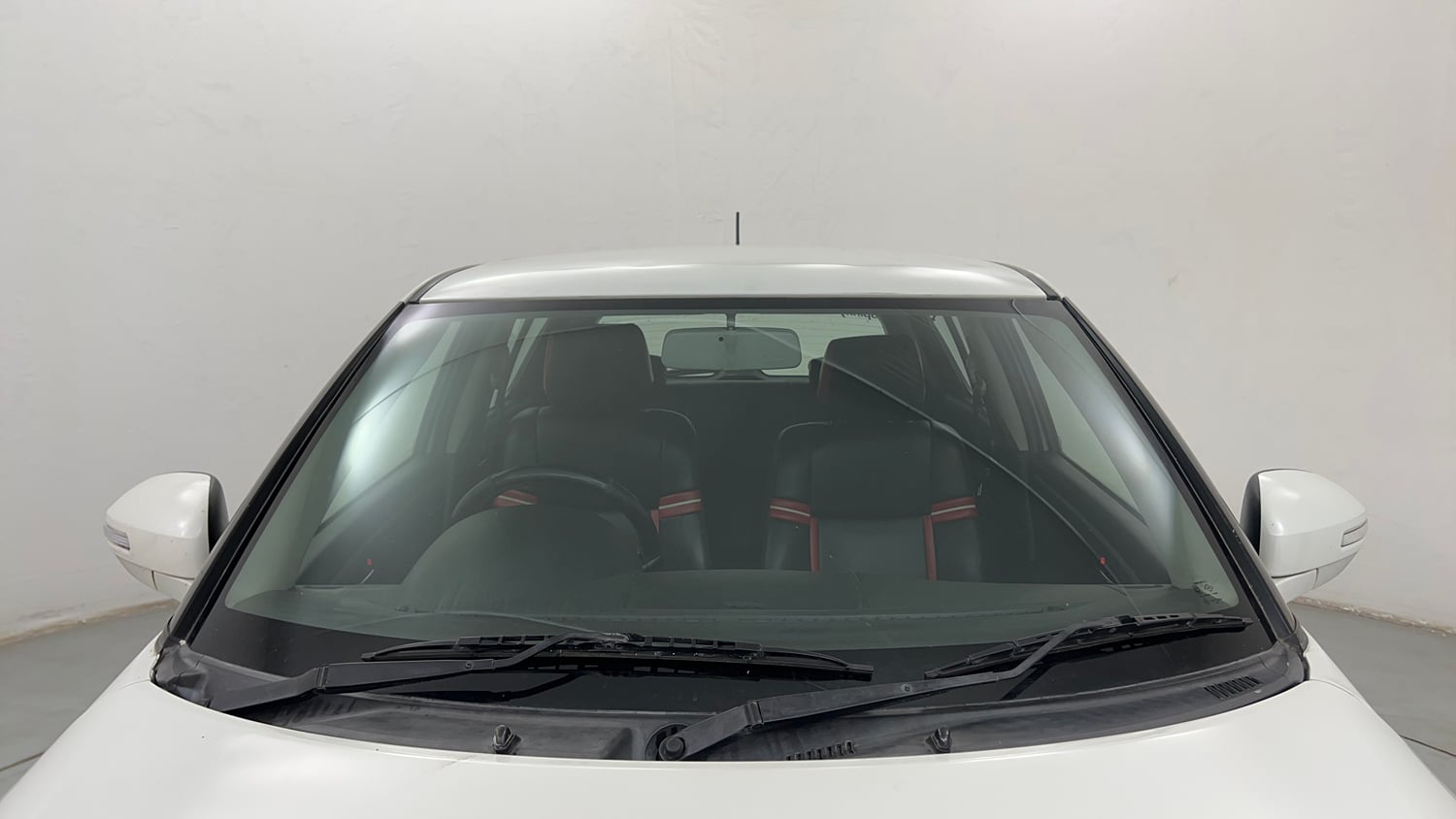Used 2014 Maruti Suzuki Swift ZXi Petrol Manual exterior FRONT WINDSHIELD VIEW