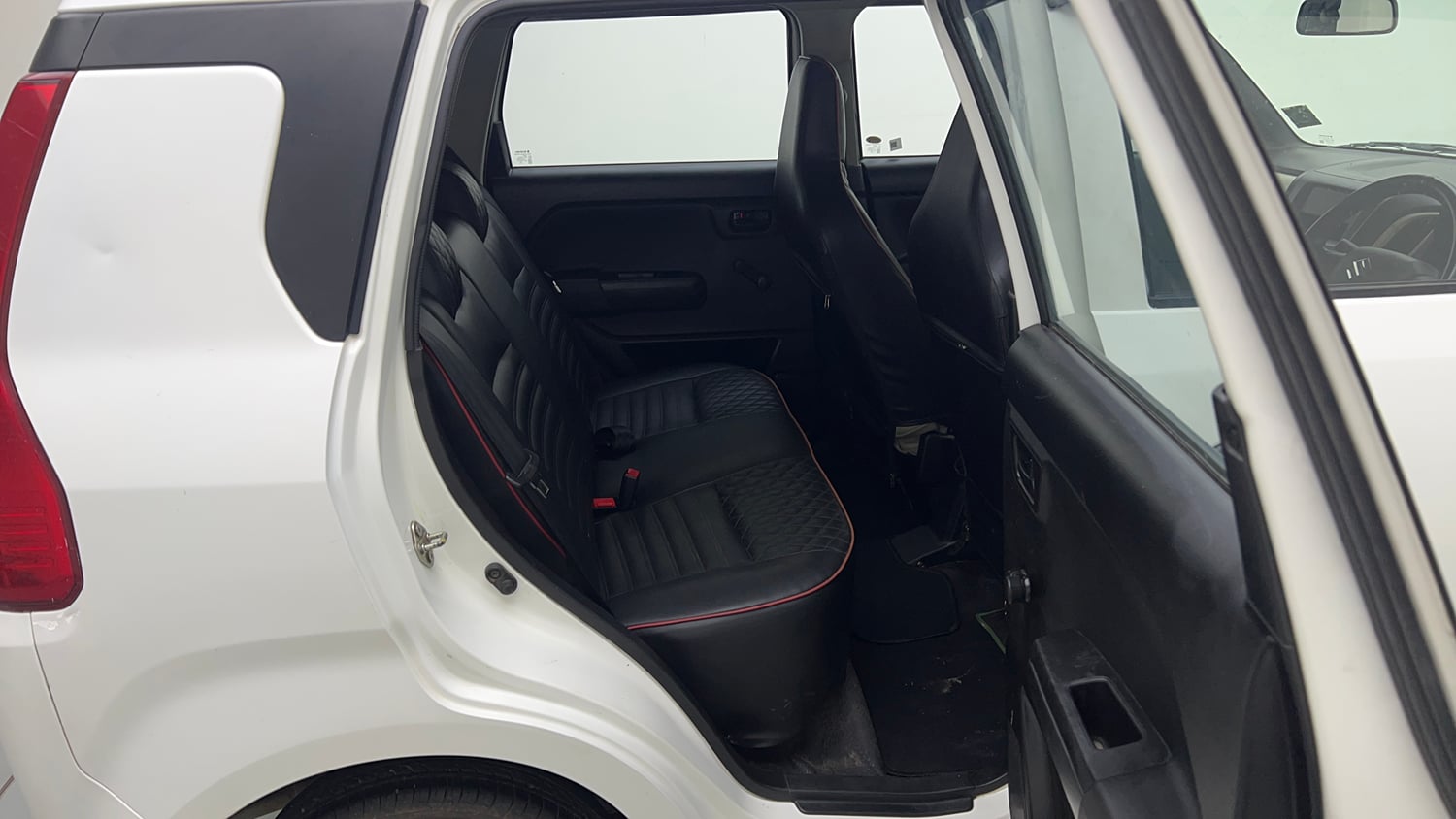 Used 2022 Maruti Suzuki Wagon R LXi (O) 1.0 CNG Cng Manual interior RIGHT SIDE REAR DOOR CABIN VIEW