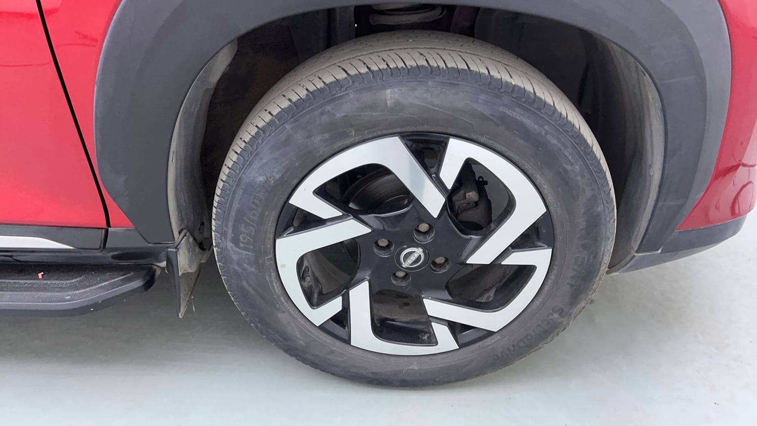 Used 2023 Nissan Magnite XV Premium Turbo CVT Dual Tone Petrol Automatic tyres RIGHT FRONT TYRE RIM VIEW