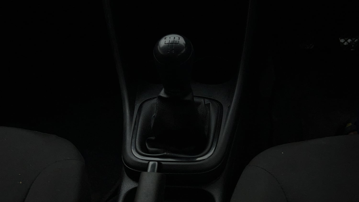 Used 2017 Volkswagen Polo Trendline 1.2L (P) Petrol Manual interior GEAR  KNOB VIEW