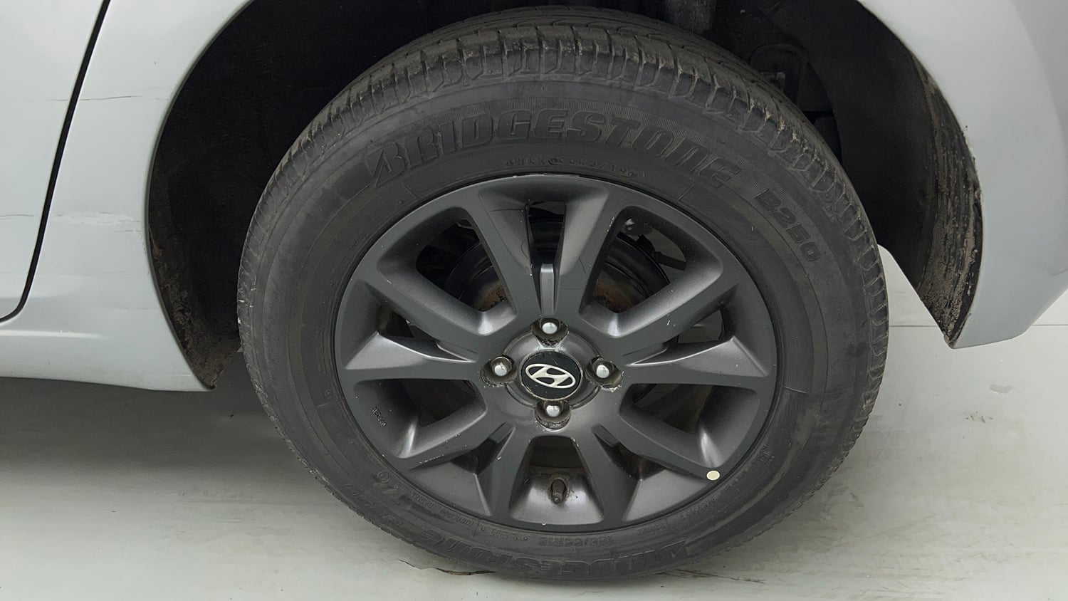 Used 2019 Hyundai Elite i20 Sportz Plus 1.2 Petrol Manual tyres LEFT REAR TYRE RIM VIEW