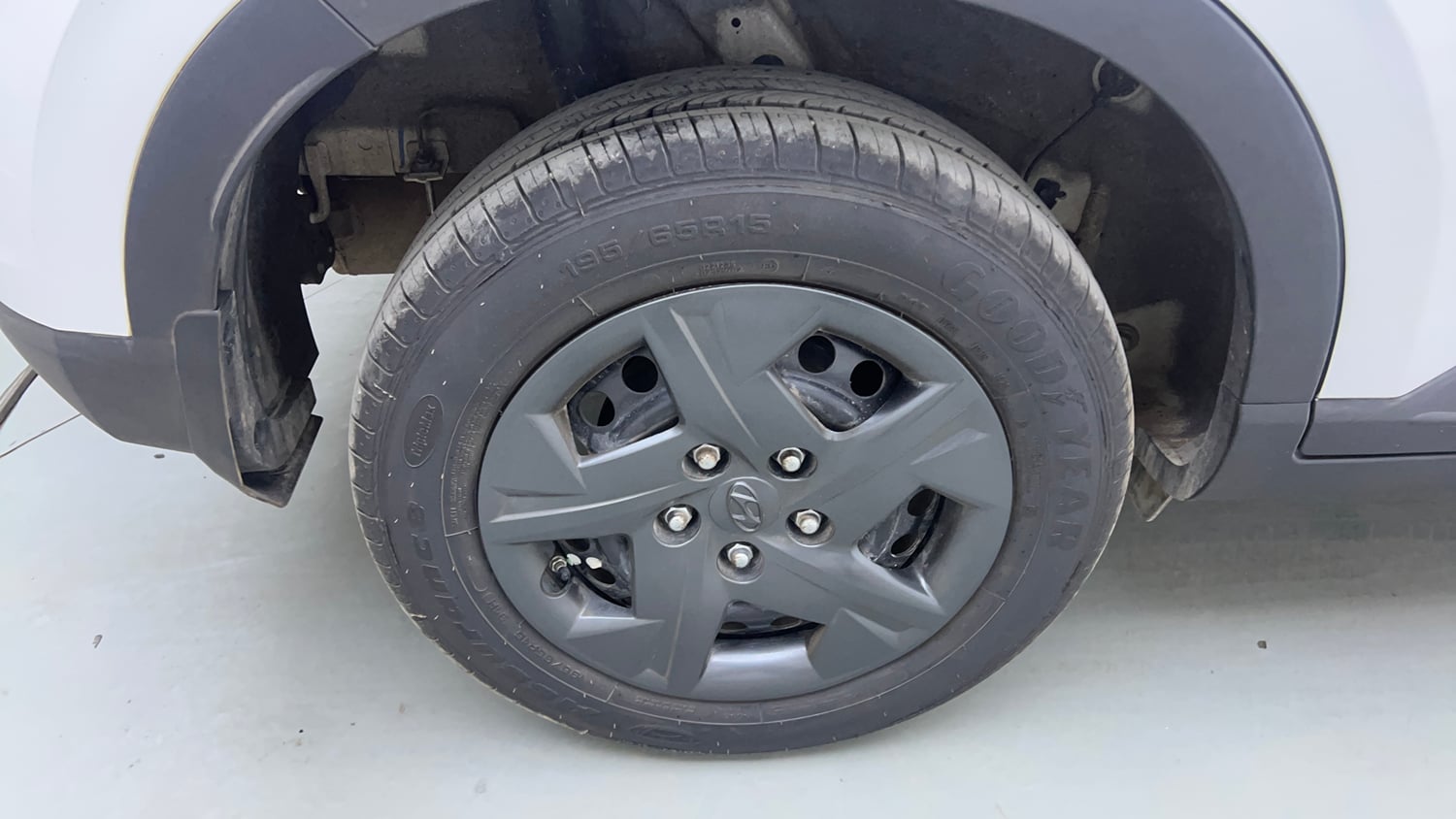 Used 2025 Hyundai Venue SX 1.2 Petrol Petrol Manual tyres RIGHT REAR TYRE RIM VIEW