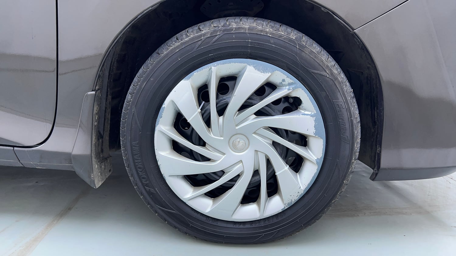 Used 2015 Honda City SV CVT Petrol Automatic tyres RIGHT FRONT TYRE RIM VIEW