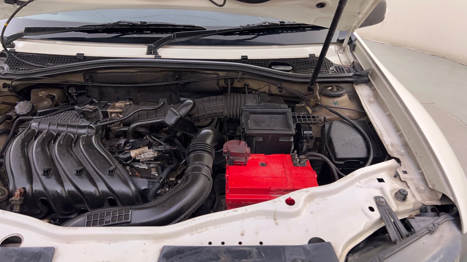Used 2017 Renault Duster RXS CVT Petrol Automatic engine ENGINE LEFT SIDE HINGE & APRON VIEW
