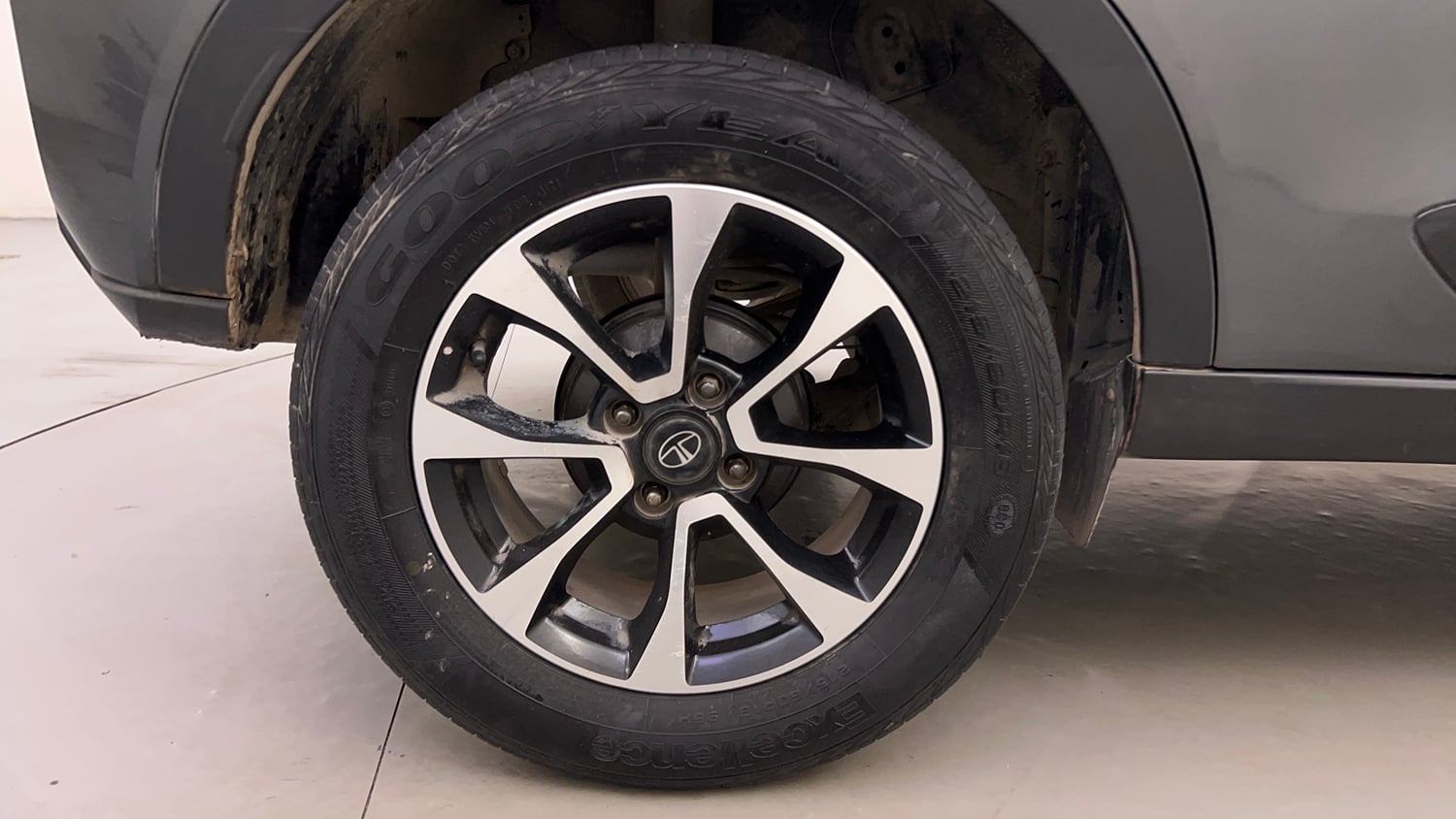 Used 2021 Tata Nexon XZA Plus Diesel Diesel Automatic tyres RIGHT REAR TYRE RIM VIEW