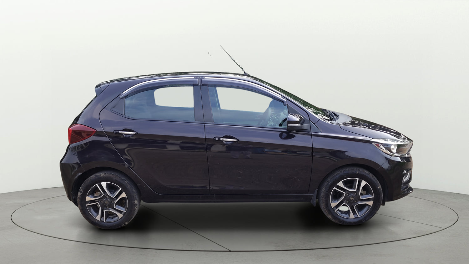 Used 2022 Tata Tiago XZ Plus Petrol Manual exterior RIGHT SIDE VIEW