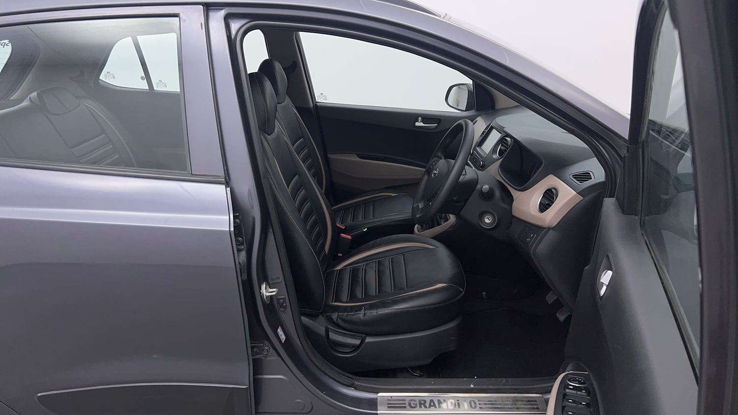 Used 2018 Hyundai Grand i10 Sportz (O) U2 1.2 CRDi Diesel Manual interior RIGHT SIDE FRONT DOOR CABIN VIEW