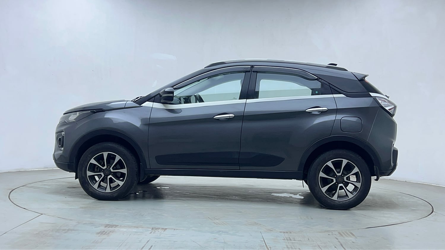 Used 2020 Tata Nexon XZ Plus (O) Petrol Manual exterior LEFT SIDE VIEW