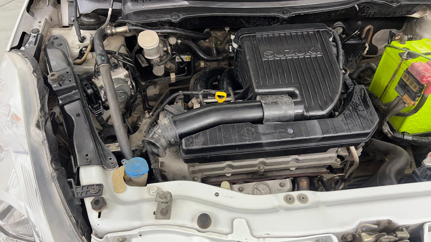 Used 2014 Maruti Suzuki Swift ZXi Petrol Manual engine ENGINE RIGHT SIDE VIEW