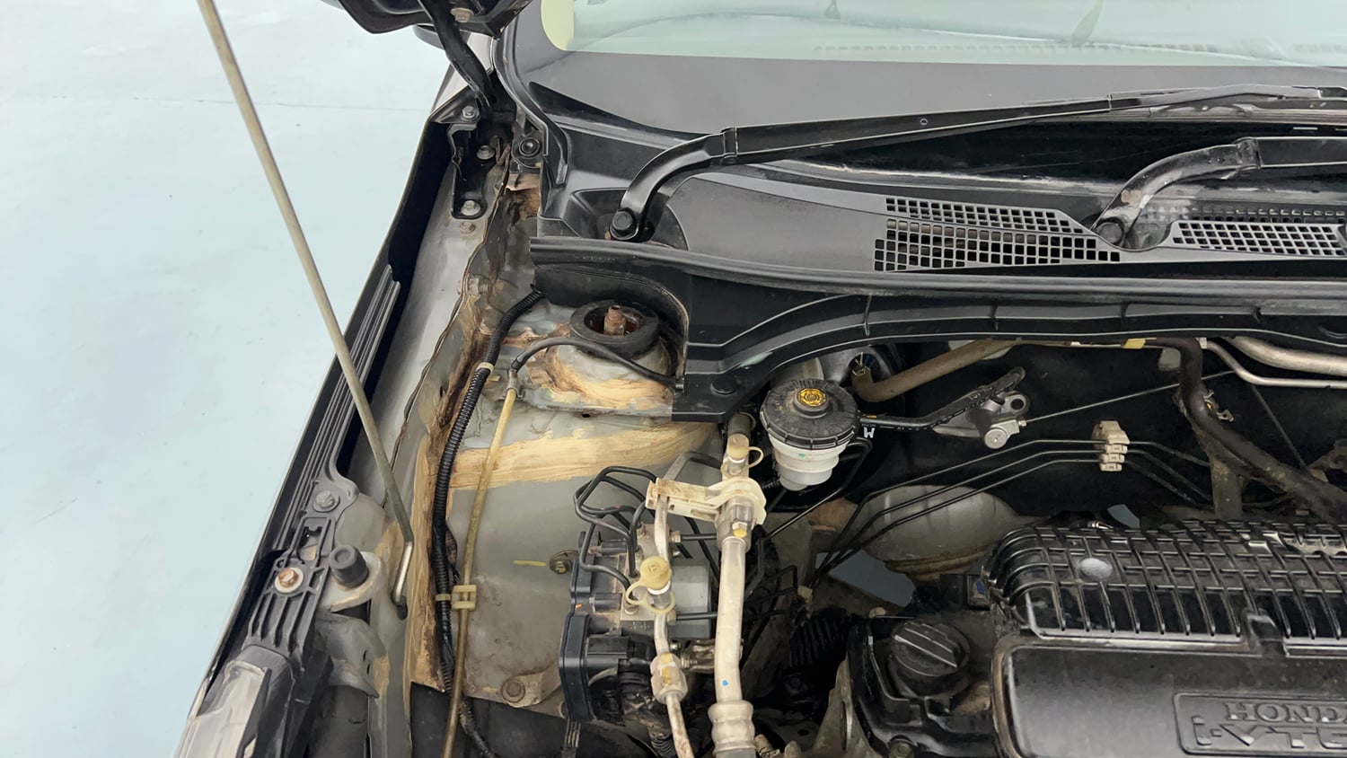 Used 2020 Honda Amaze 1.2 VX MT Petrol Petrol Manual engine ENGINE RIGHT SIDE HINGE & APRON VIEW