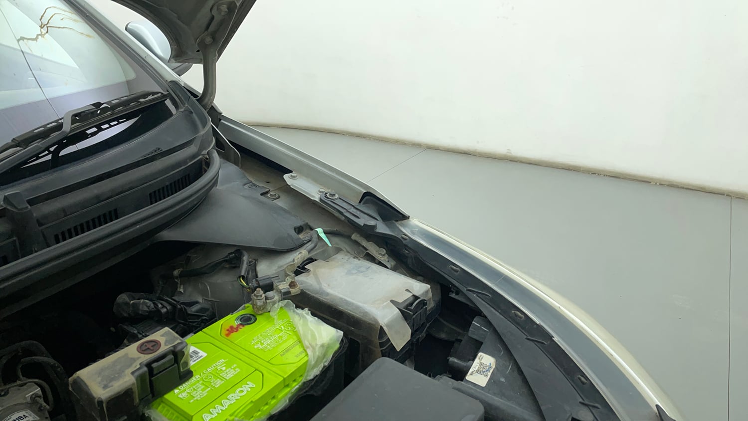 Used 2020 Hyundai Elite i20 Sportz Plus 1.2 Petrol Manual engine ENGINE LEFT SIDE HINGE & APRON VIEW