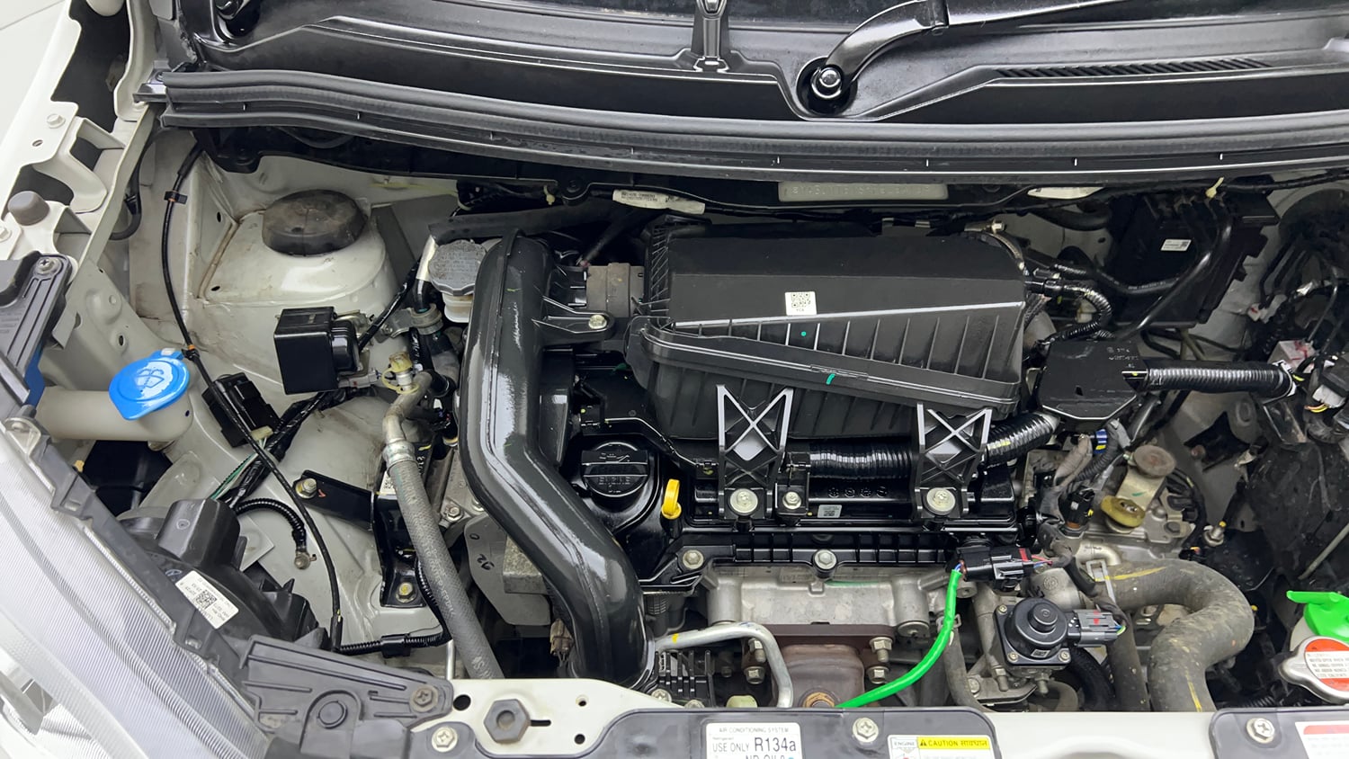 Used 2023 Maruti Suzuki Wagon R VXI 1.0 Petrol Manual engine ENGINE RIGHT SIDE VIEW