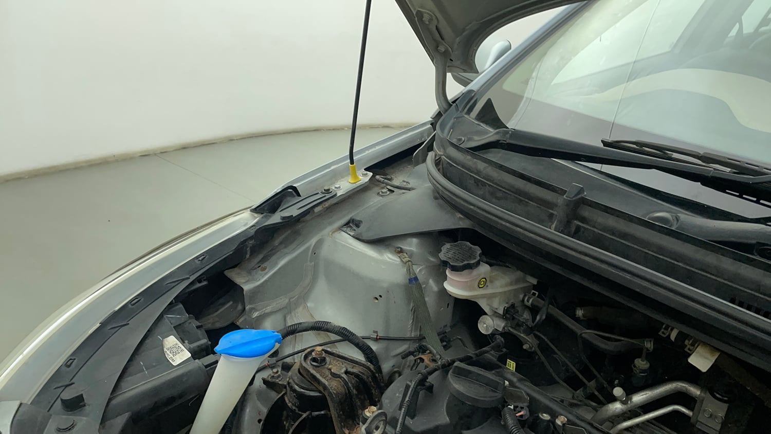 Used 2020 Hyundai Elite i20 Sportz Plus 1.2 Petrol Manual engine ENGINE RIGHT SIDE HINGE & APRON VIEW