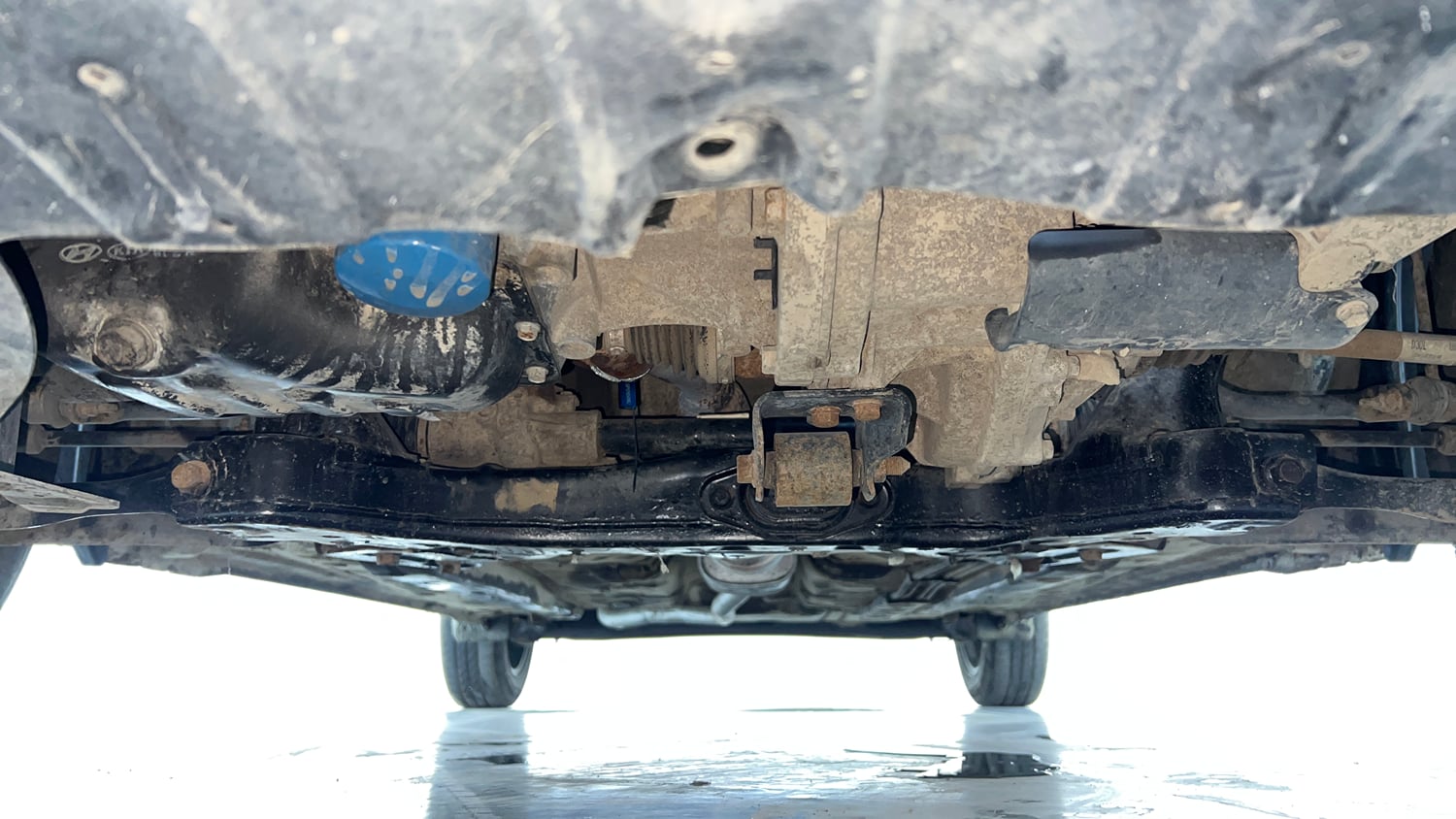 Used 2021 Hyundai Aura SX Plus 1.2 AMT Petrol Petrol Automatic extra FRONT LEFT UNDERBODY VIEW