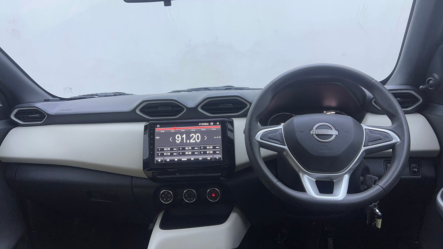 Used 2024 Nissan Magnite XE AMT Petrol Automatic interior DASHBOARD VIEW