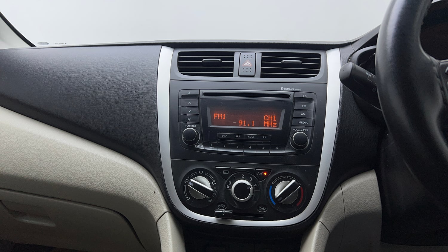 Used 2018 Maruti Suzuki Celerio ZXi (O) AMT Petrol Automatic top_features Integrated (in-dash) music system
