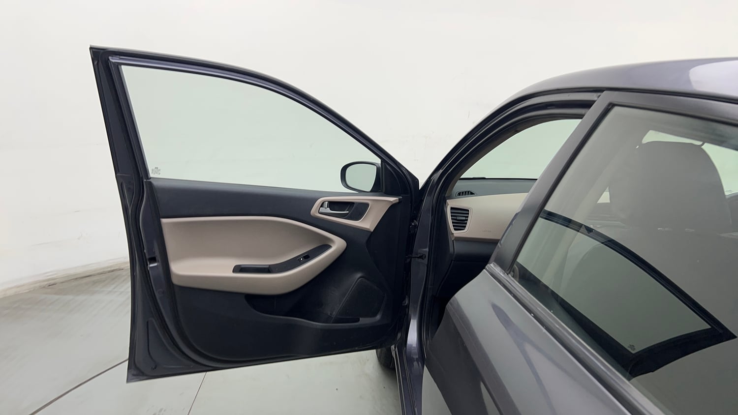 Used 2017 Hyundai Elite i20 Sportz 1.2 Petrol Manual interior LEFT FRONT DOOR OPEN VIEW
