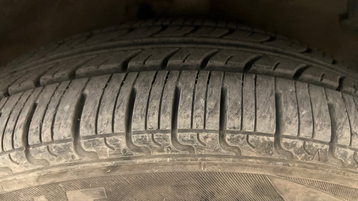 Used 2016 Maruti Suzuki Celerio ZXi AMT Petrol Automatic tyres RIGHT FRONT TYRE TREAD VIEW
