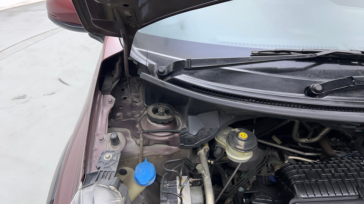 Used 2016 Honda BR-V V CVT Petrol Petrol Automatic engine ENGINE RIGHT SIDE HINGE & APRON VIEW