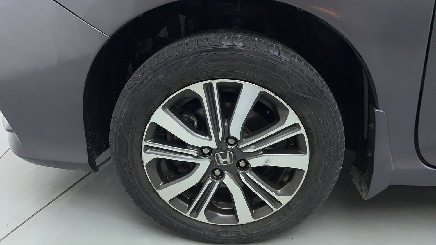 Used 2017 Honda City V CVT Petrol Petrol Automatic tyres LEFT FRONT TYRE RIM VIEW