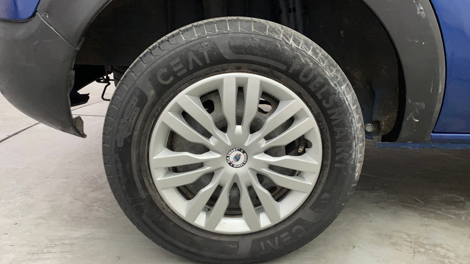 Used 2023 Renault Triber RXT Petrol Manual tyres RIGHT REAR TYRE RIM VIEW