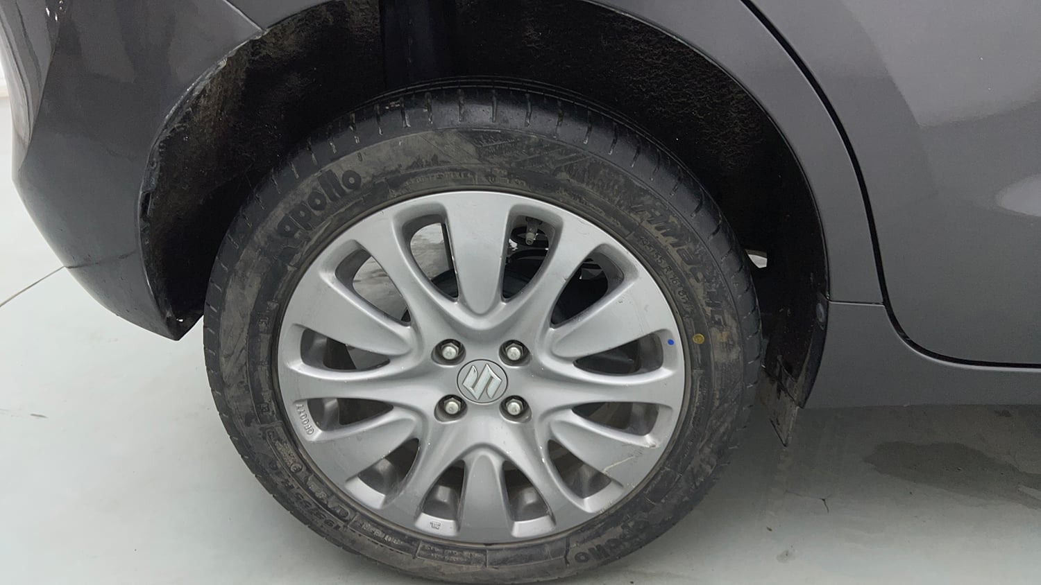 Used 2018 Maruti Suzuki Baleno Zeta 1.2 AT Petrol Automatic tyres RIGHT REAR TYRE RIM VIEW