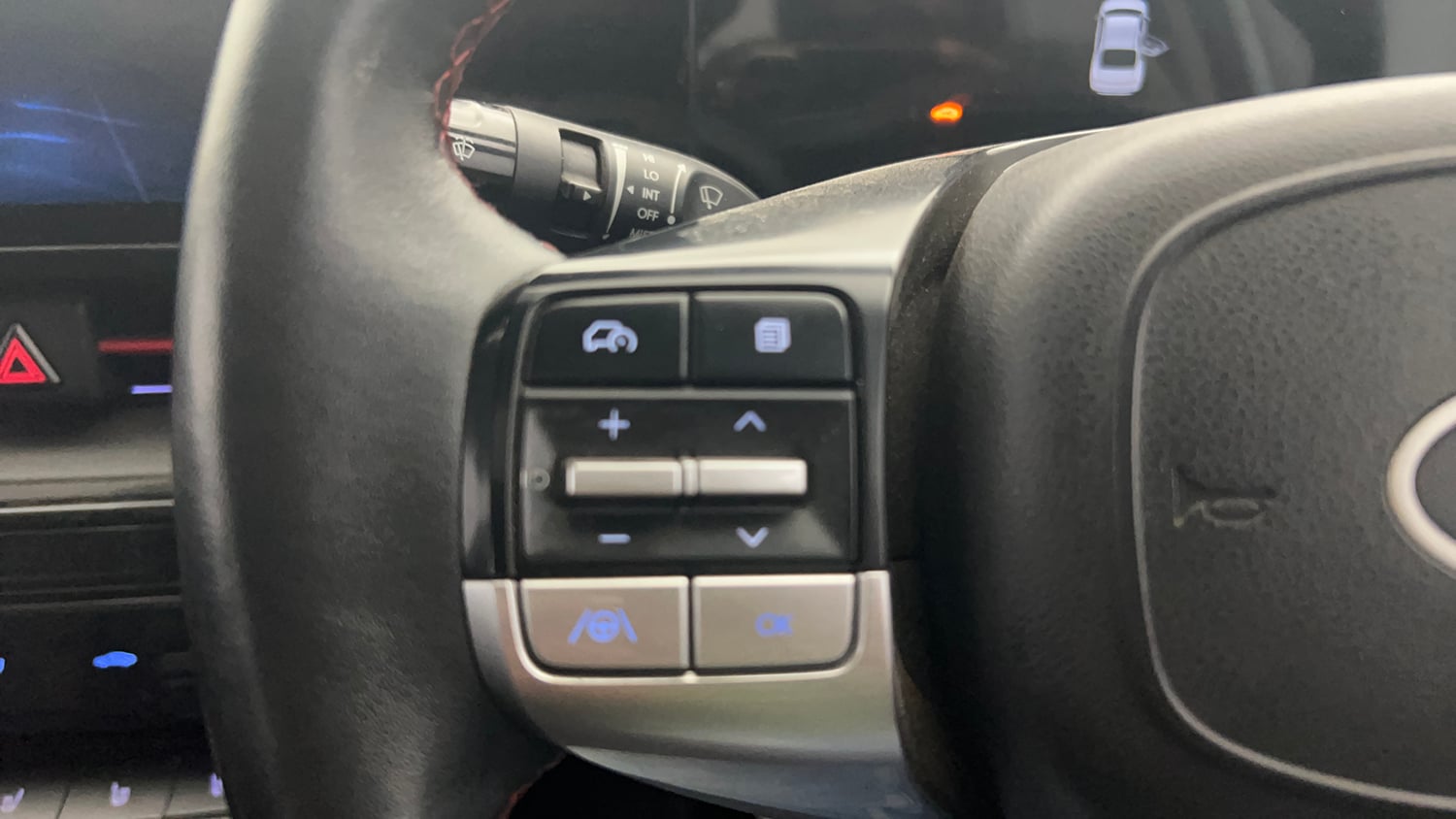 Used 2023 Hyundai Verna SX (O) 1.5 Turbo Petrol MT Petrol Manual top_features Cruise control