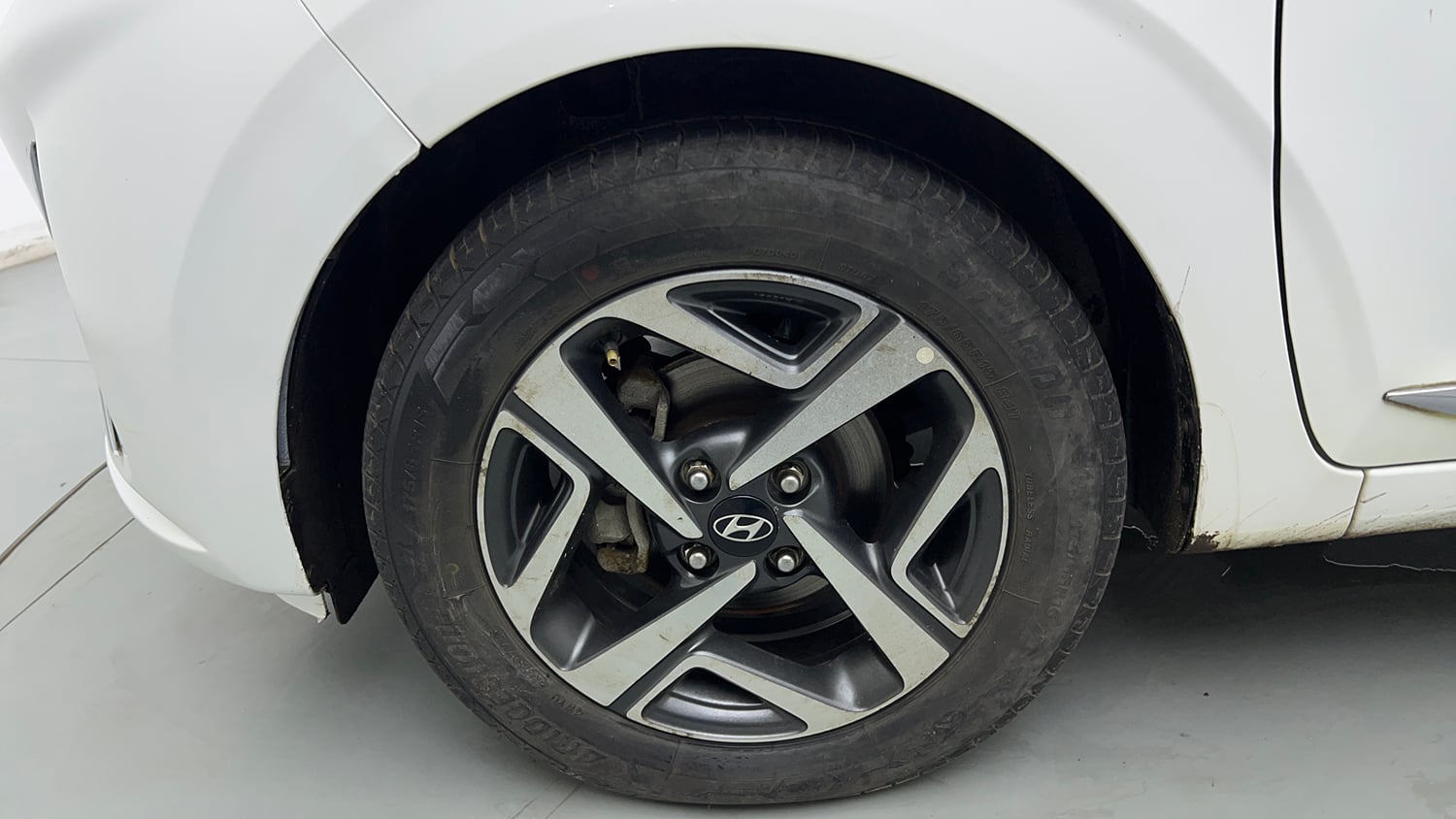 Used 2021 Hyundai Aura SX Plus 1.2 AMT Petrol Petrol Automatic tyres LEFT FRONT TYRE RIM VIEW