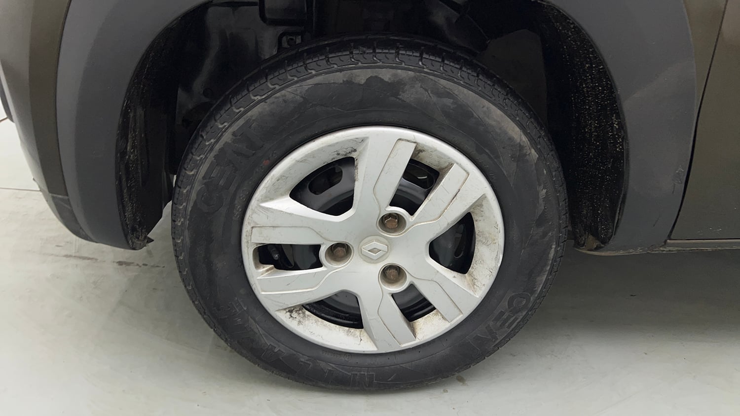 Used 2016 Renault Kwid RXT CNG (Outside Fitted) Cng Manual tyres LEFT FRONT TYRE RIM VIEW