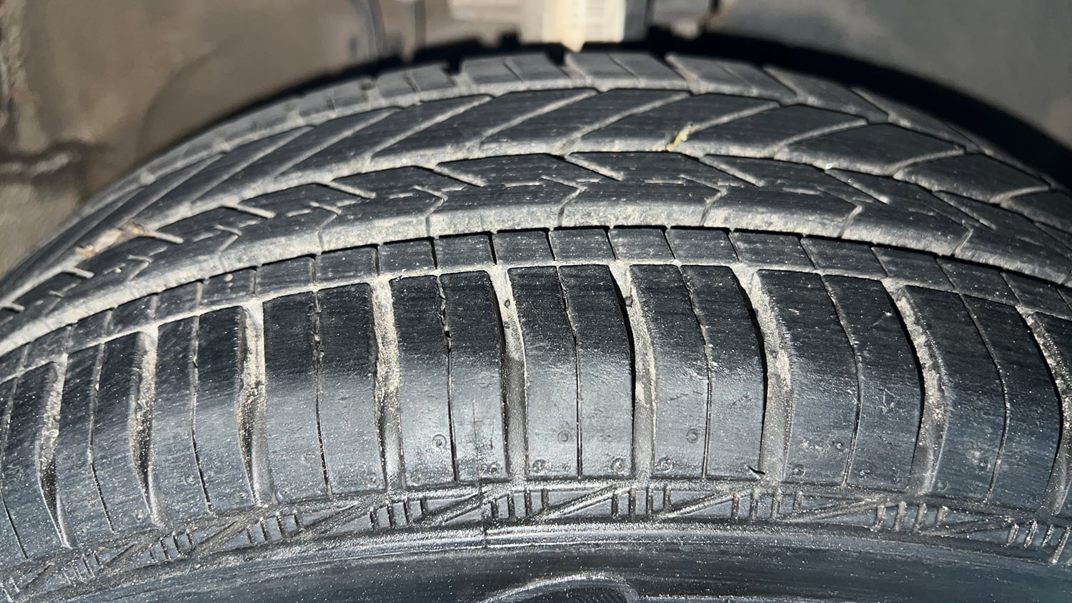 Used 2017 Volkswagen Polo Trendline 1.2L (P) Petrol Manual tyres RIGHT FRONT TYRE TREAD VIEW