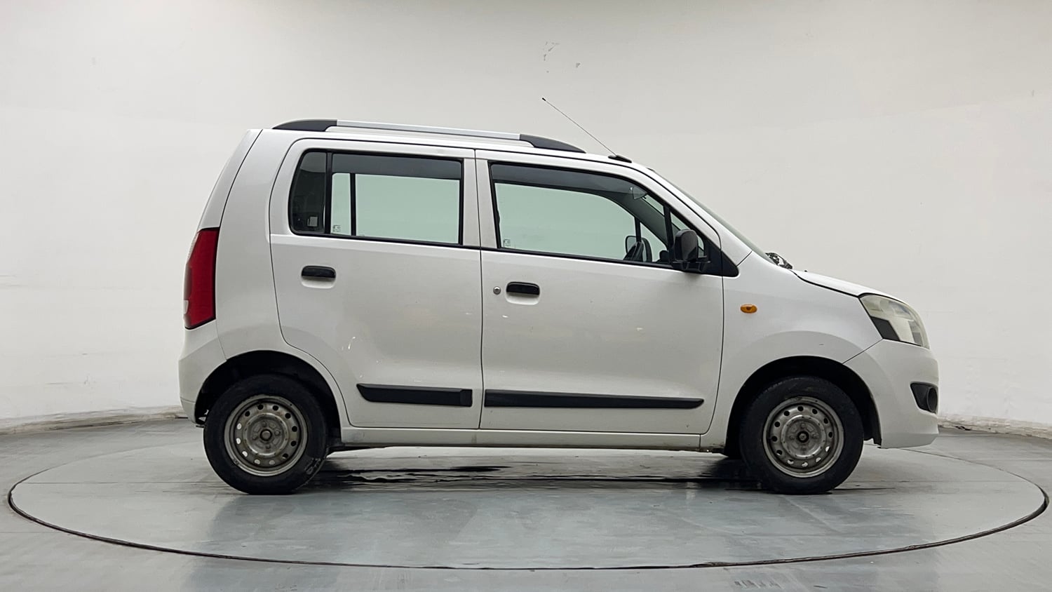 Used 2016 Maruti Suzuki Wagon R LXI Petrol Manual exterior RIGHT SIDE VIEW