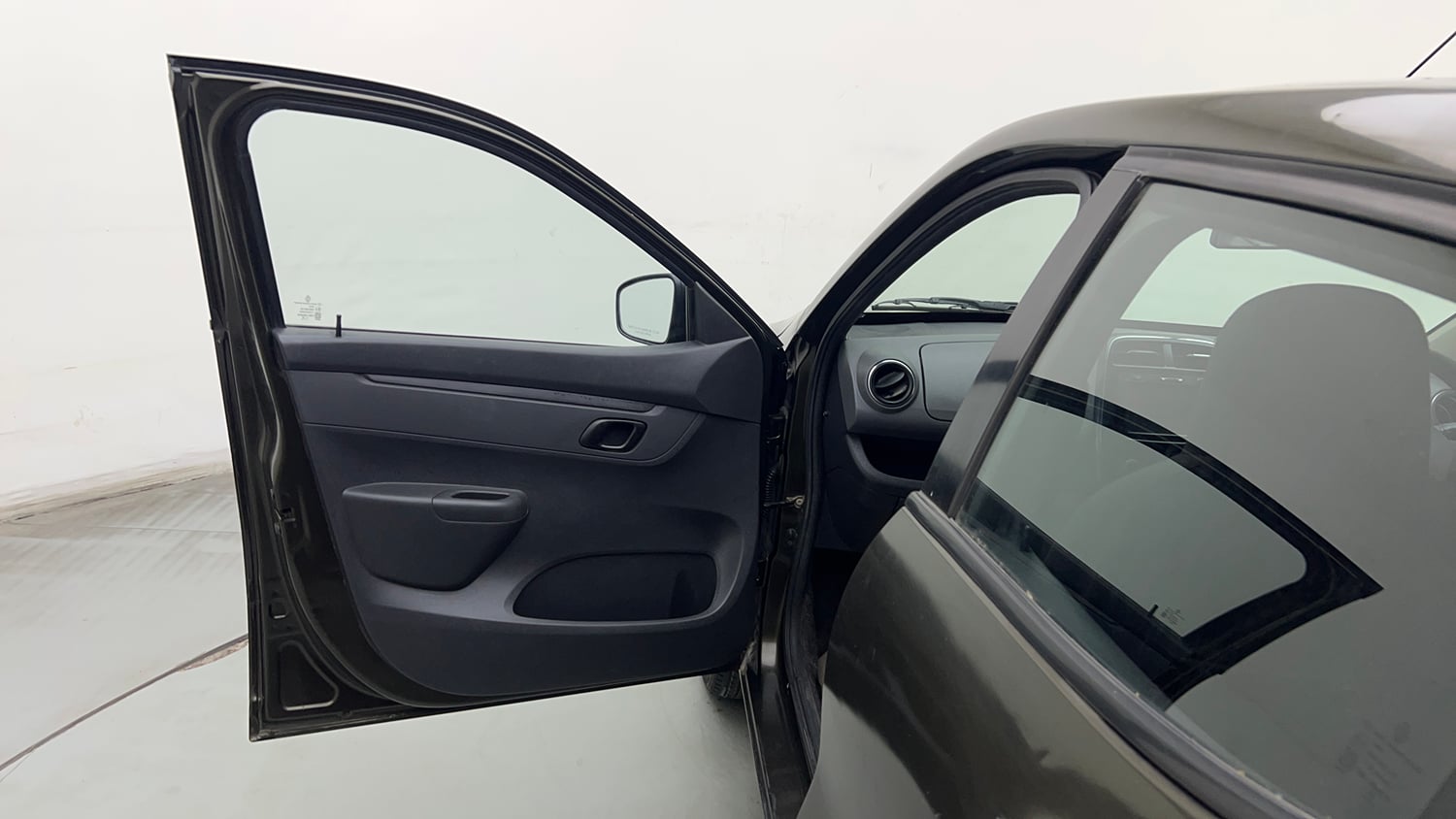 Used 2016 Renault Kwid RXT CNG (Outside Fitted) Cng Manual interior LEFT FRONT DOOR OPEN VIEW