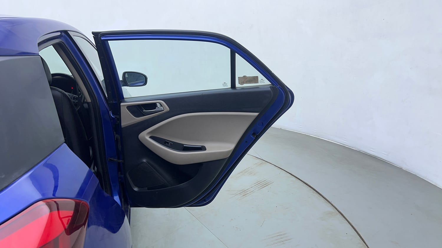 Used 2015 Hyundai Elite i20 Sportz 1.2 Petrol Manual interior RIGHT REAR DOOR OPEN VIEW