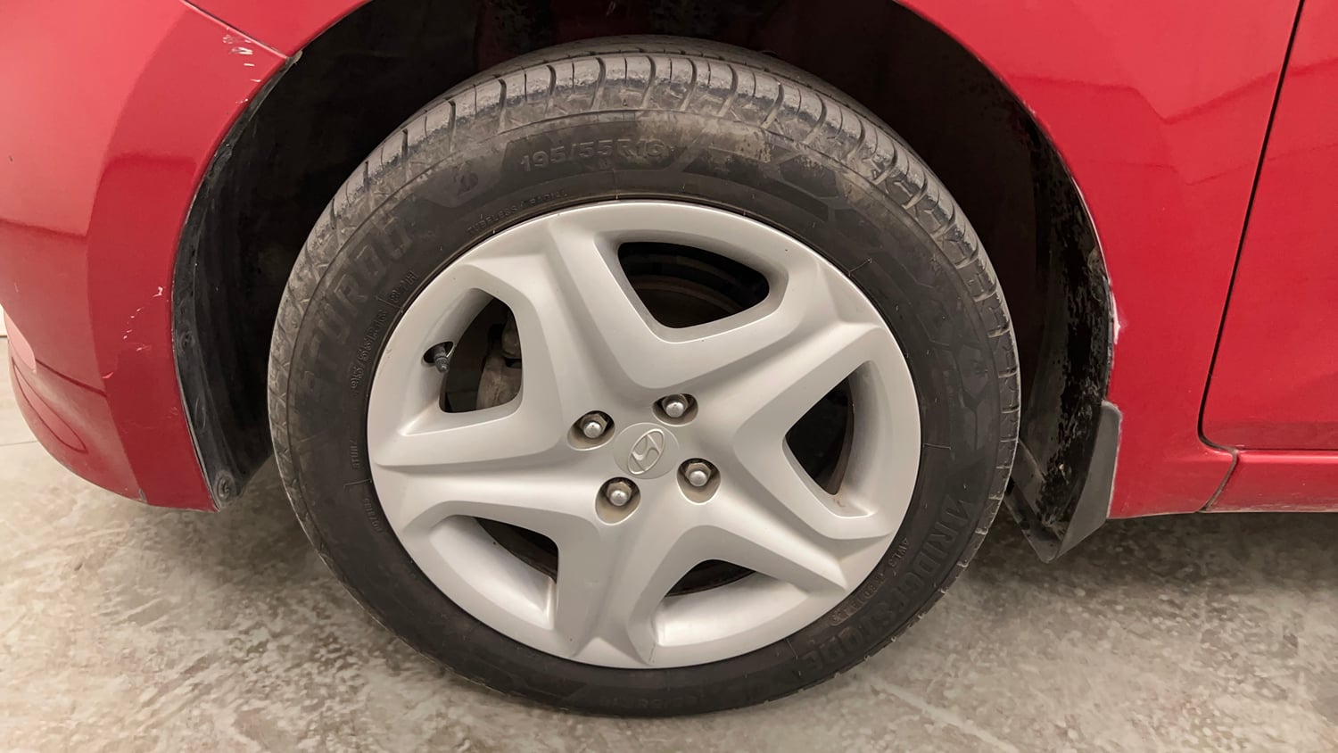 Used 2017 Hyundai Elite i20 Asta 1.2 Petrol Manual tyres LEFT FRONT TYRE RIM VIEW