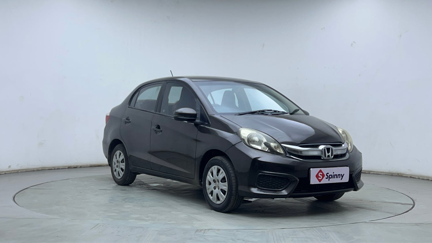 Used 2016 Honda Amaze 1.2 SX i-VTEC Petrol Manual exterior RIGHT FRONT CORNER VIEW