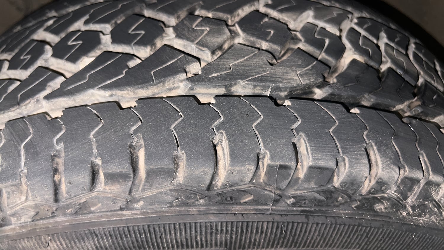 Used 2017 Renault Duster RXS CVT Petrol Automatic tyres LEFT FRONT TYRE TREAD VIEW