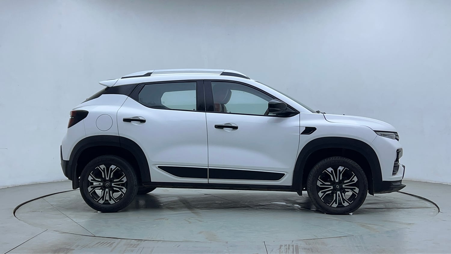 Used 2022 Renault Kiger RXT (O) AMT Petrol Automatic exterior RIGHT SIDE VIEW