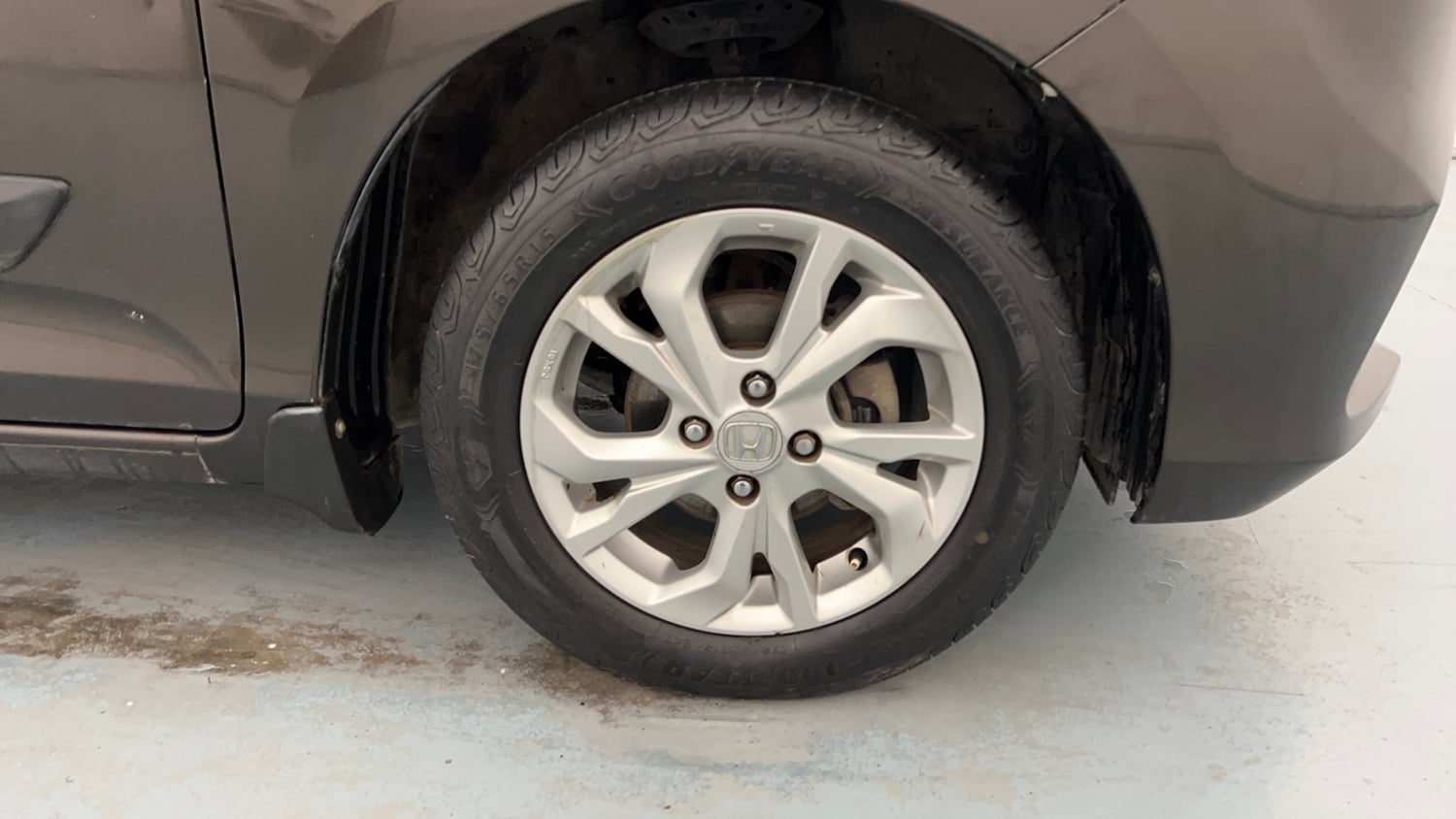 Used 2020 Honda Amaze 1.2 VX MT Petrol Petrol Manual tyres RIGHT FRONT TYRE RIM VIEW
