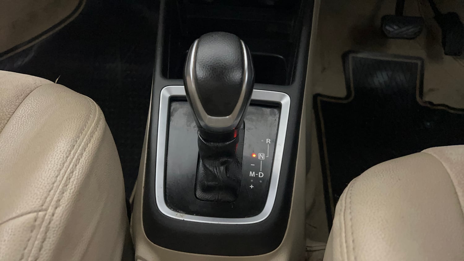 Used 2018 Maruti Suzuki Dzire VDi AMT Diesel Automatic interior GEAR  KNOB VIEW