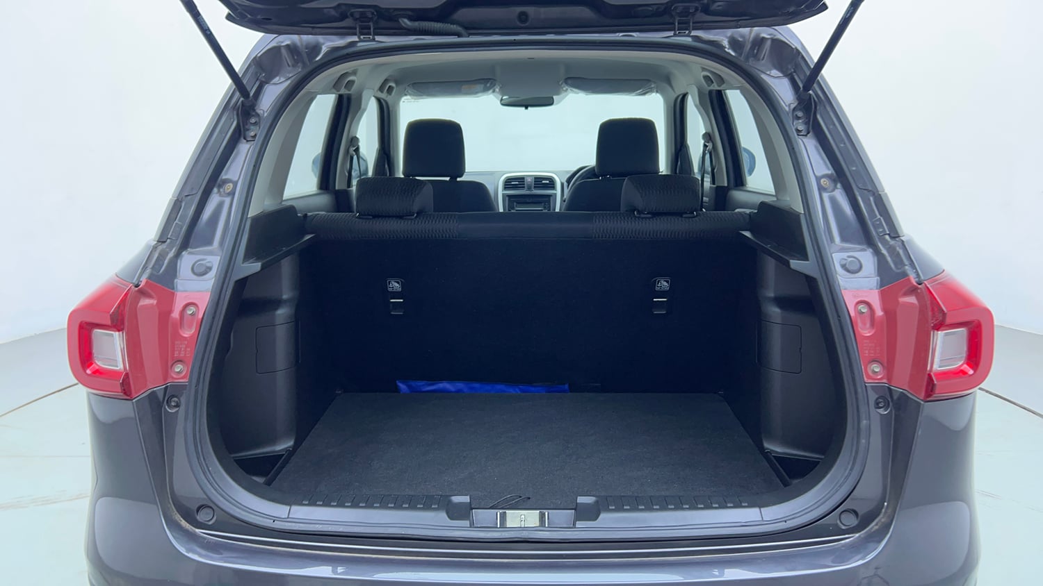 Used 2022 maruti-suzuki Vitara Brezza VXi Petrol Manual interior DICKY INSIDE VIEW